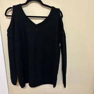 Black key hole sweater